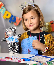 Charger l'image dans la visionneuse de la galerie, Girl with Snow Leopard Plushy