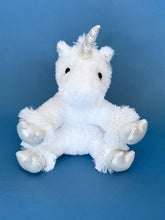 Charger l'image dans la visionneuse de la galerie, White plush unicorn making kit