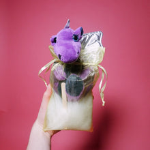 Charger l&#39;image dans la visionneuse de la galerie, purple dragon in mesh bag